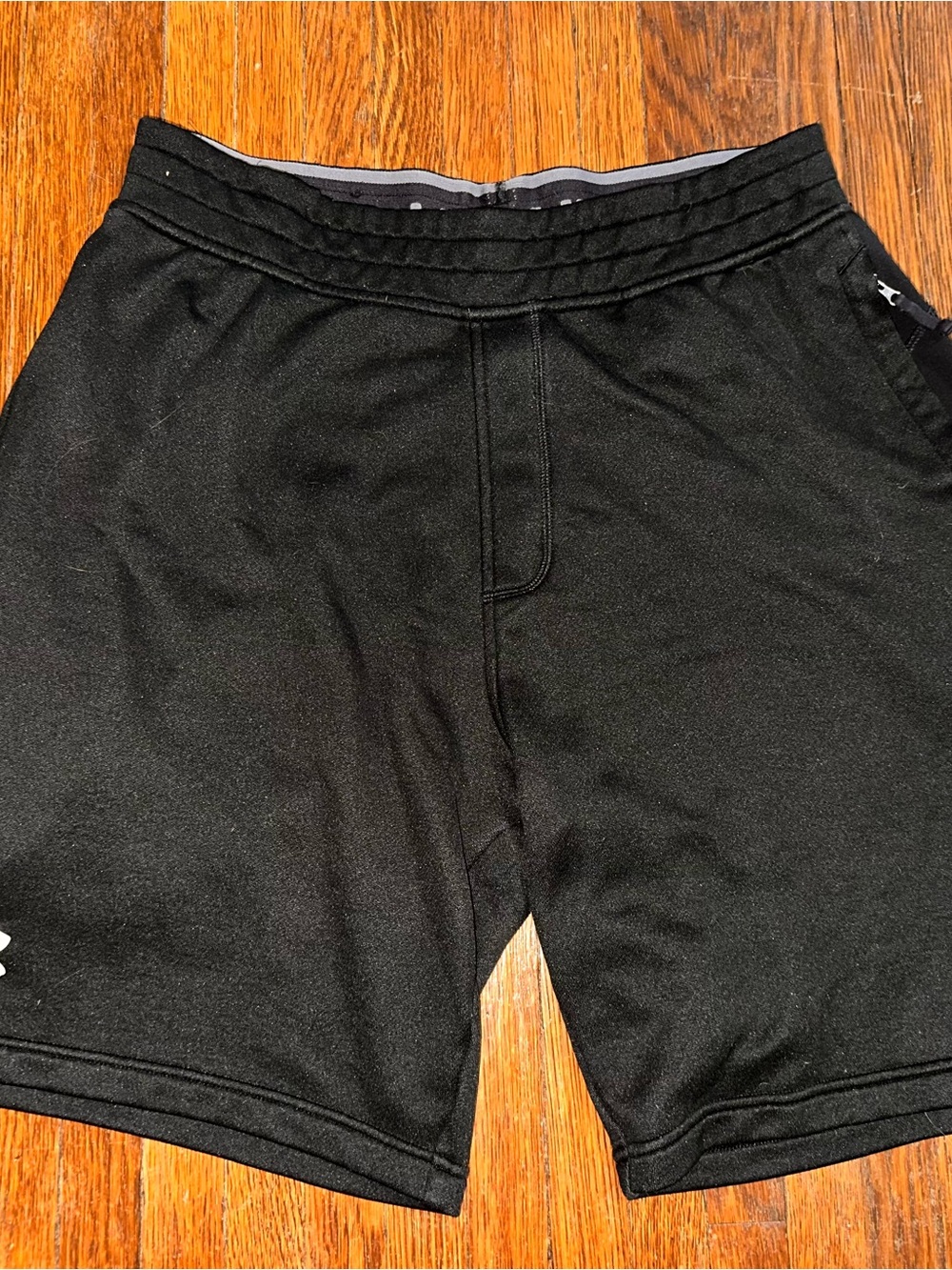 Men’s Large Black Under Armour Shorts